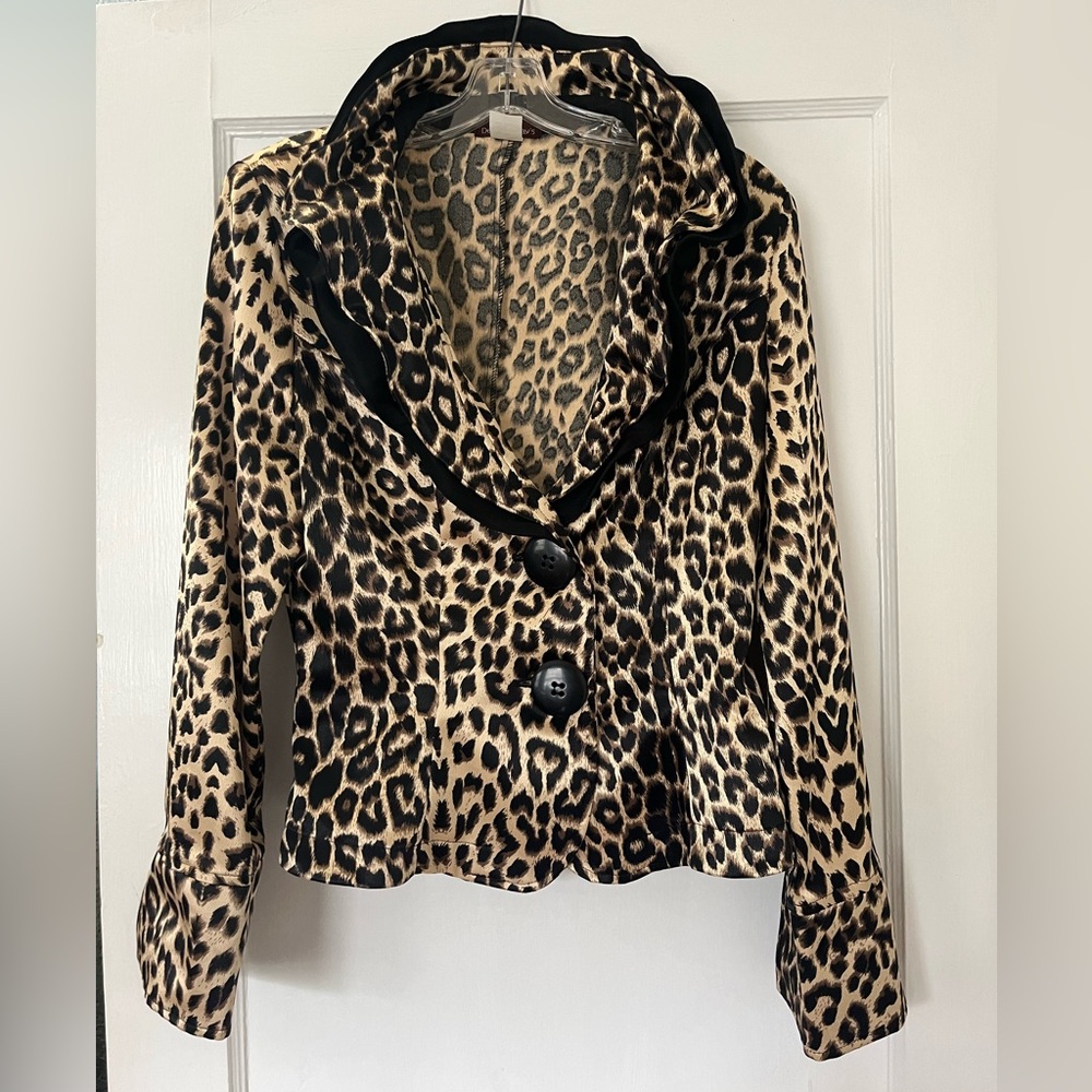 EUVC Design Today’s L Leopard Print Blazer